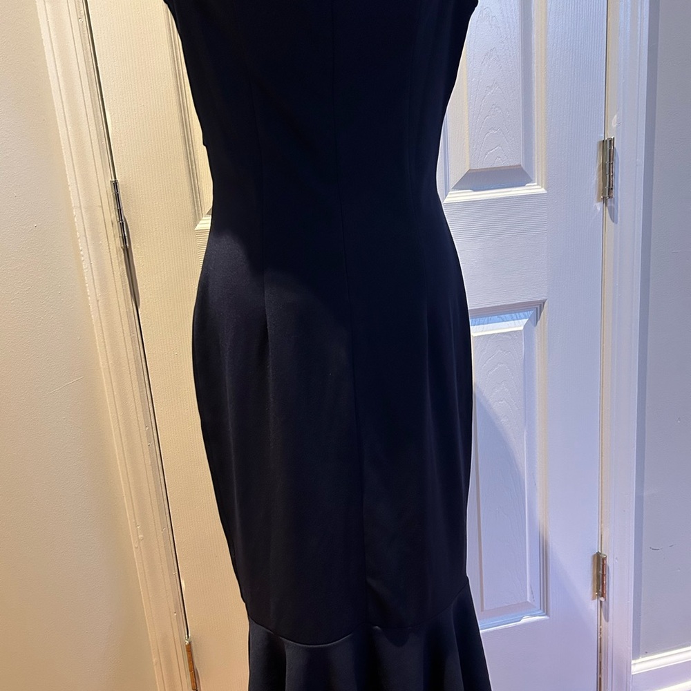 Knitee Off-Shoulder V-Neck Ruffle Midi Dress in Navy - Picture 5 of 7